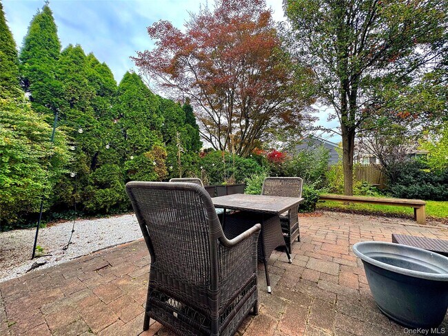 Building Photo - 14 Cherry St