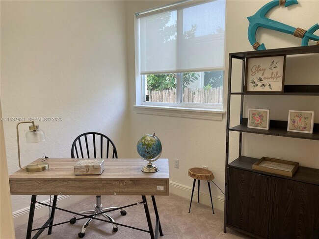 Building Photo - 1008 Orange Isle