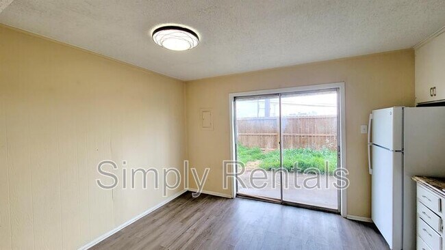 Building Photo - 400 Bill Bradford Rd