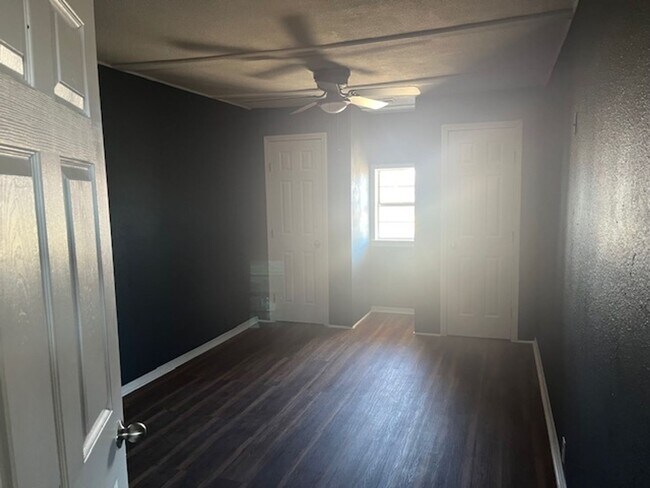 Building Photo - Room for Everyone! Charming 4-Bed 1.5 Bath