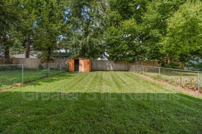 Building Photo - 2115 Campus Dr