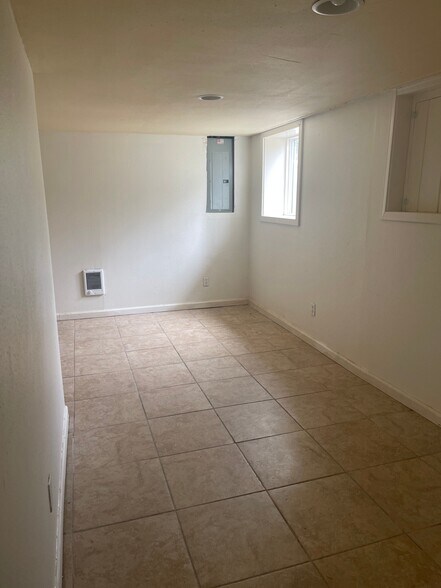 Building Photo - 3935 NE 15th Ave