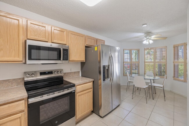 Building Photo - 3800 Woodfield Dr