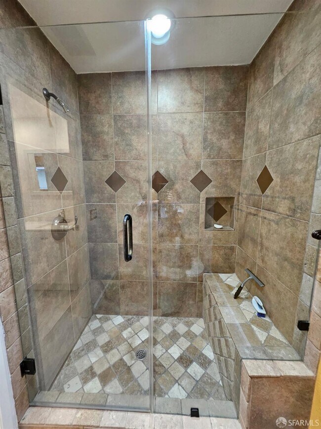 Building Photo - 8763 Mountain Blvd