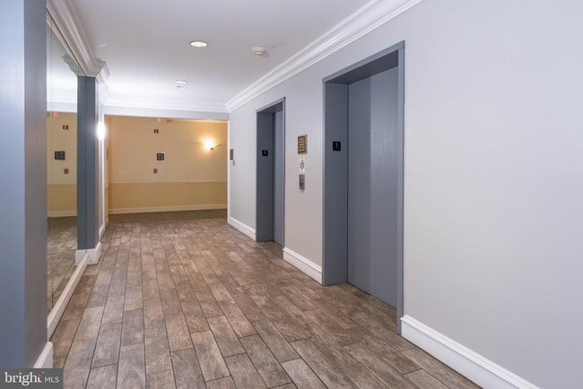 Building Photo - 2204 Westcourt Ln