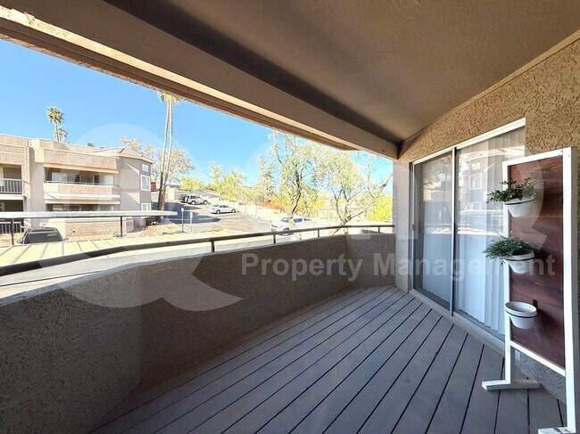 Building Photo - 1720 E Thunderbird Rd