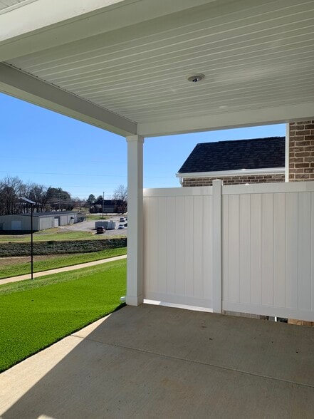 Building Photo - 7133 Mapleside Ln