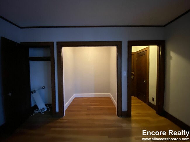 Building Photo - 110 College Ave