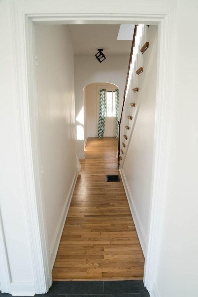 Building Photo - Lovely, Renovated Vintage 3 BR Home! Off-Street Parking, Covered Porch & Patio; Dogs Ok!