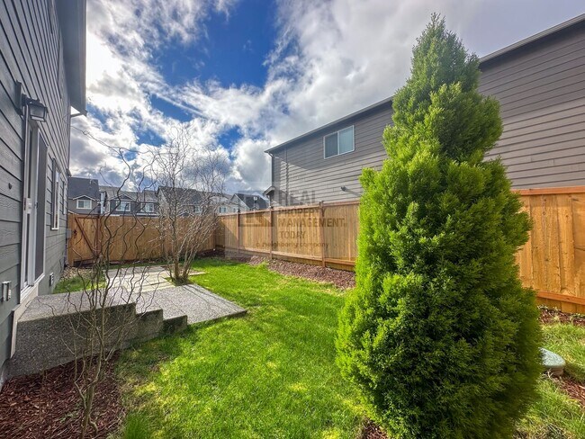 Building Photo - 3 Bedroom Home in Desirable Lipoma Firs Community – Puyallup