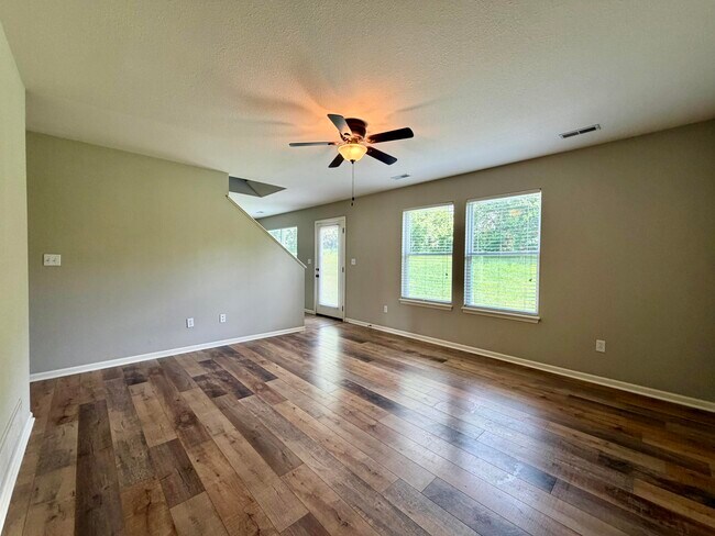 Building Photo - 1204 Louisville Dr