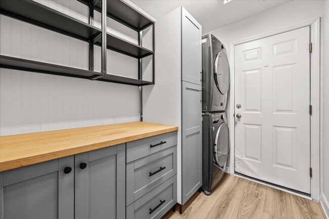 Building Photo - 43 S Lakeshore Dr