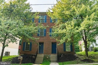 Building Photo - 276 Parker Ave