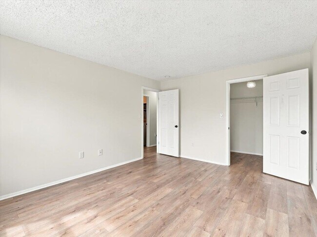 Building Photo - 10 Cottonwood St