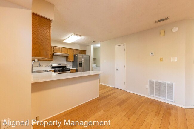 Building Photo - 4 br, 2 bath House - 1715 Calgary Trail