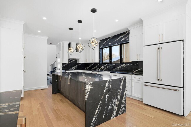 Building Photo - 31 Gedney Way