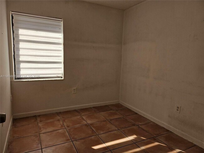 Building Photo - 4907 SW 137th Ct