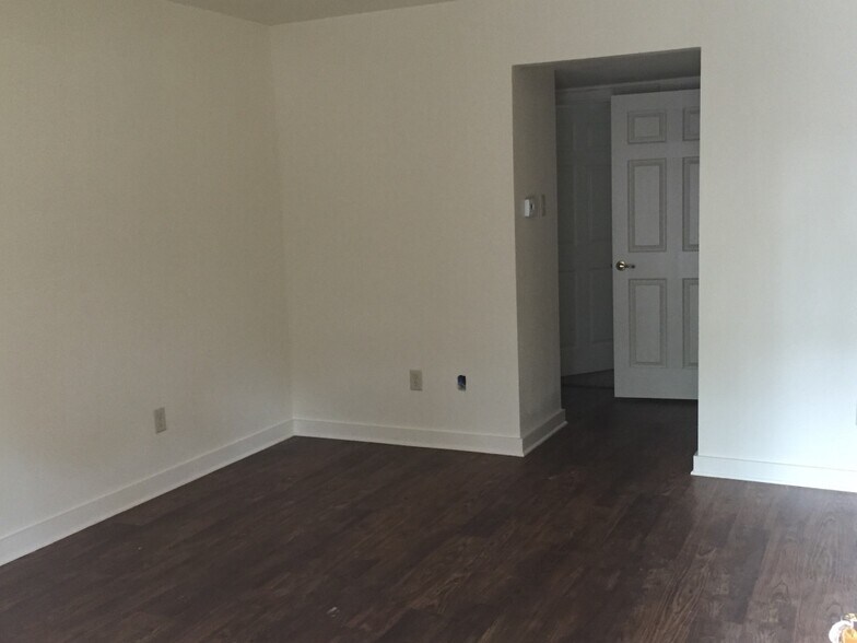 Building Photo - 513 S Industrial St