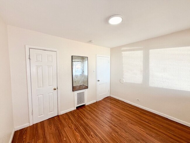 Building Photo - Del Mar Brick Ranch