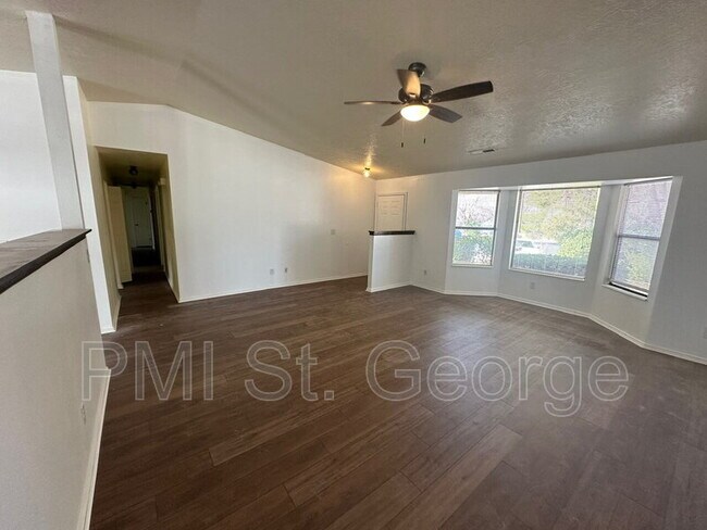 Building Photo - 3059 Bayberry Cir