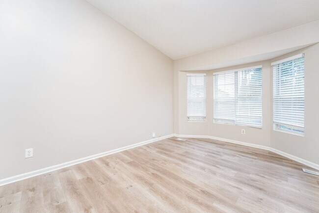 Building Photo - 2032 Lown Farm Ln