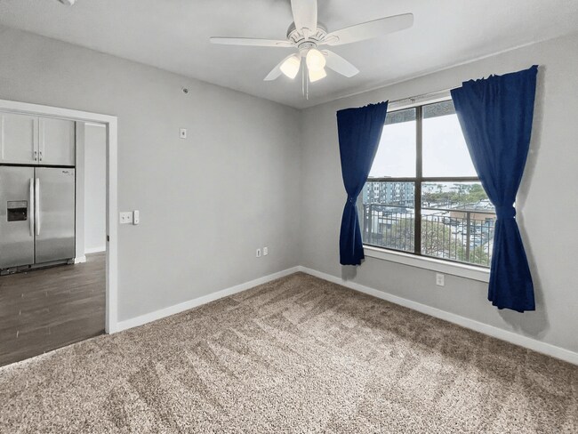 Building Photo - Sun Soaked Penthouse in Dallas