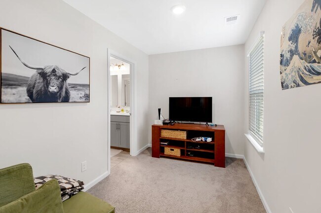 Building Photo - 376 Brennan Dr