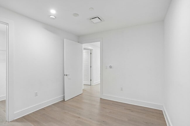 Building Photo - 9 Ave at Port Imperial