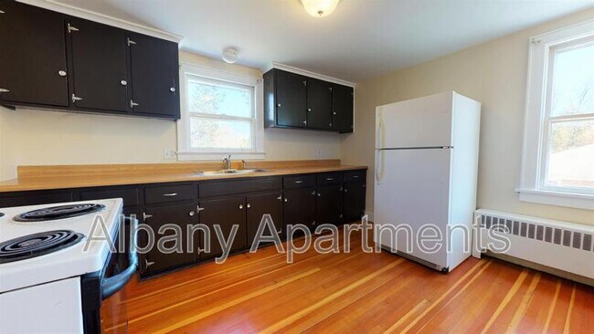 Building Photo - 63 Wellington Ave