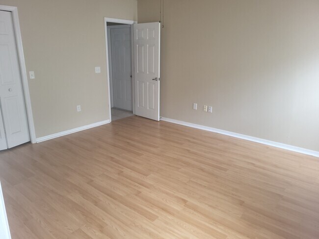 Building Photo - 7916 Floradora Dr