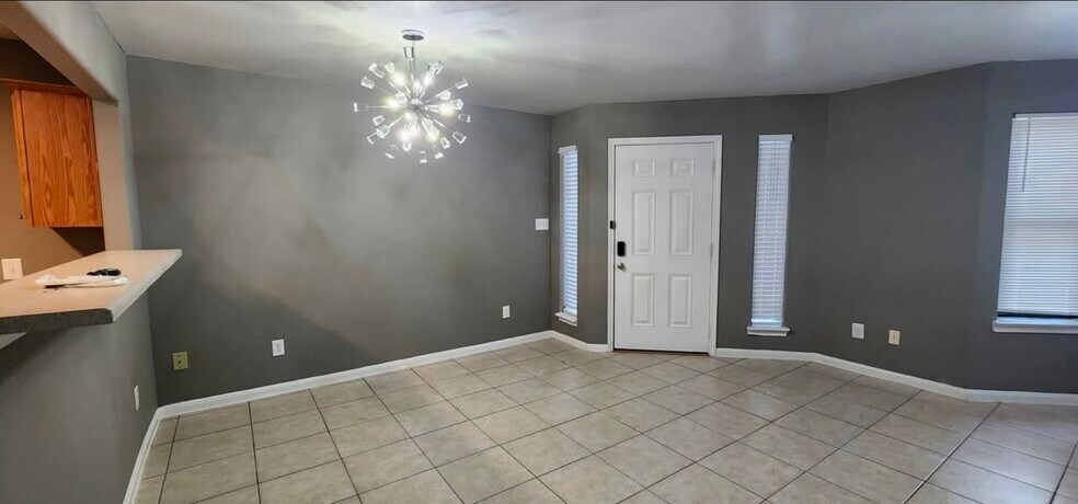 Building Photo - 3004 La Estancia Ln