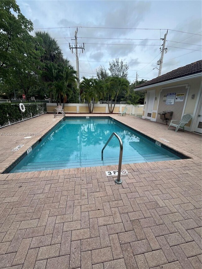 Building Photo - 5347 SW 40th Ave