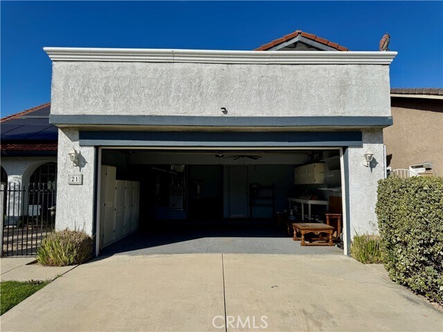 Building Photo - 21 N Slope Ln