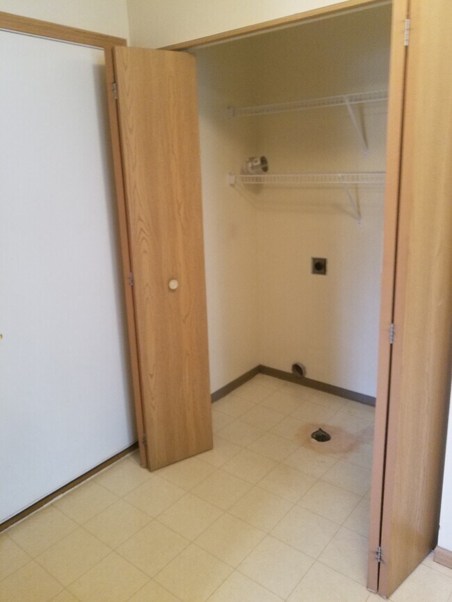 Building Photo - 233 Birch St N