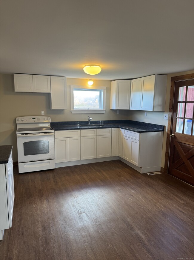 Building Photo - 1896 Spruce St