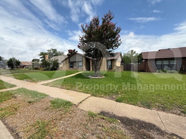 Building Photo - 2929 Holy Cross Ln
