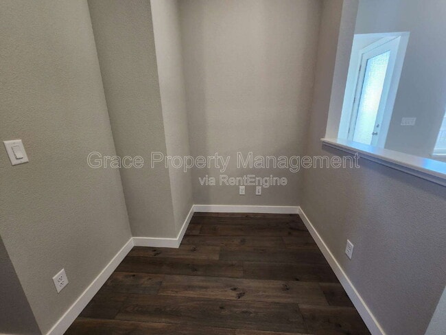 Building Photo - 350 High Point Dr