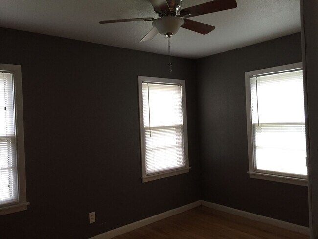 Building Photo - Pre Leasing for fall 2026! 5/3 in Medical District!