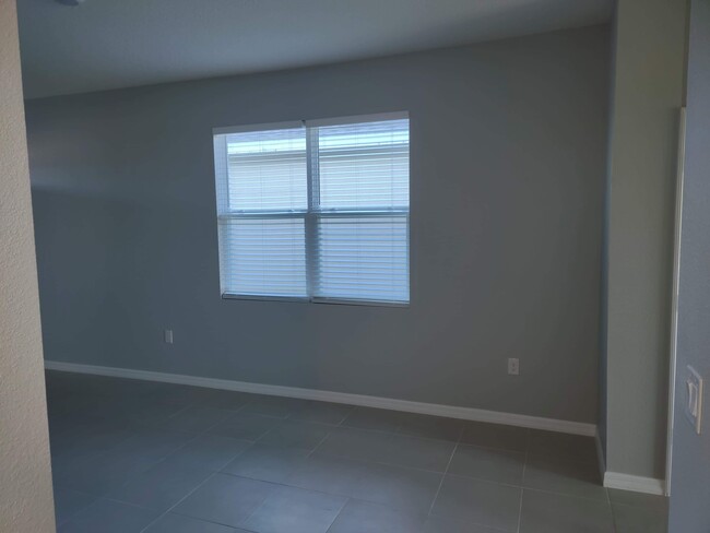 Building Photo - 5385 Sunshine Dr
