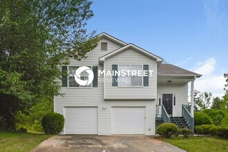 Building Photo - 4 Bedroom Pet-Friendly Home in Lithonia, GA with Main Street Renewal