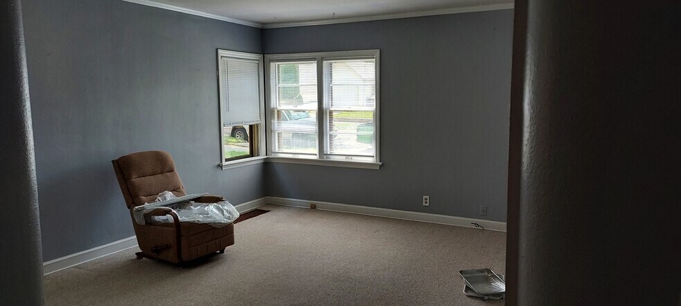 Freshly cleaned berber carpet - 2206 8th Ave