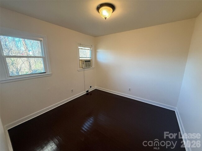 Building Photo - 1520 Effingham Rd