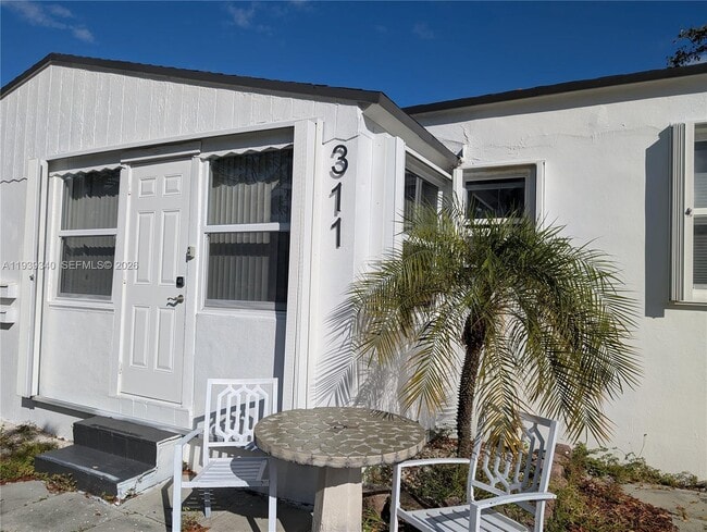 Building Photo - 311 SW 2nd Ave