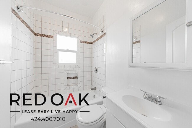 Building Photo - 5139 Melrose Ave