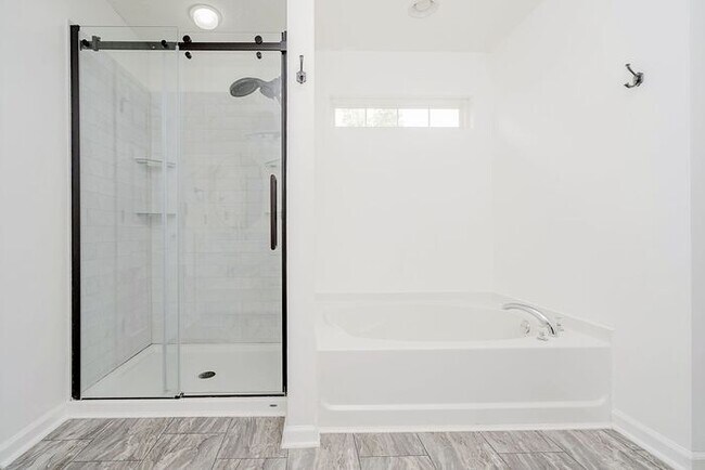 Building Photo - 6563 Enclave Blvd