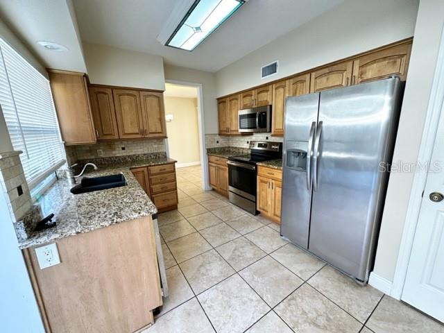 Building Photo - 955 W Charing Cross Cir