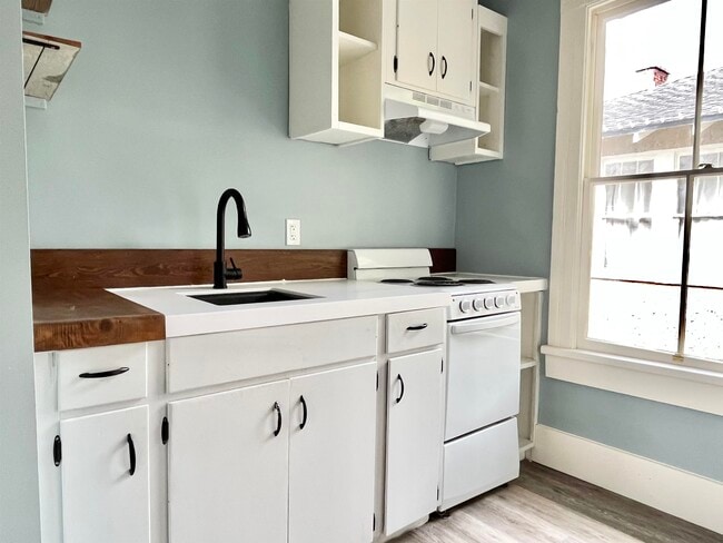 Building Photo - 8 Rohde Ave