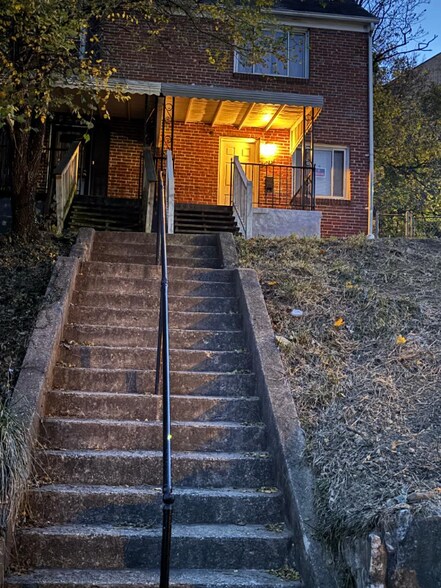 Building Photo - 3408 1/2 Cotwood Pl