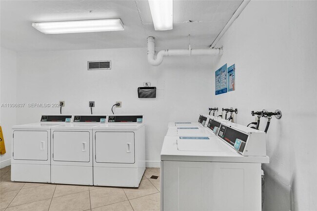 Building Photo - 1200 St Charles Pl