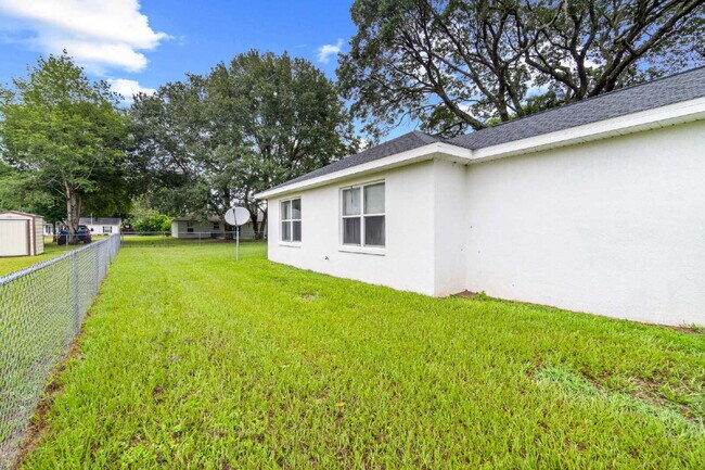 Building Photo - Updated 3BR Home with Fenced Backyard & Great Kitchen